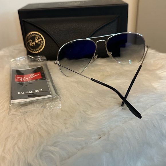 Ray-Ban Blue Aviator Sunglasses Unisex - Picture 2 of 4